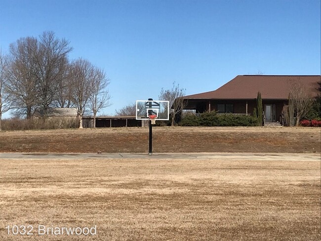 Building Photo - 3 br, 2 bath House - 1032 Briarwood Drive