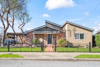 Building Photo - 41861 Maywood St