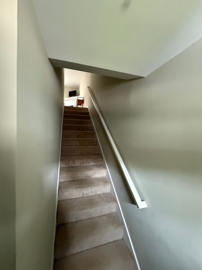 Building Photo - Furnished 2 Bedroom Condo Available for 1 ...