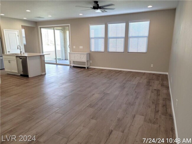 Building Photo - BEAUTIFUL AND MODERN OPEN-CONCEPT 3 BEDROO...