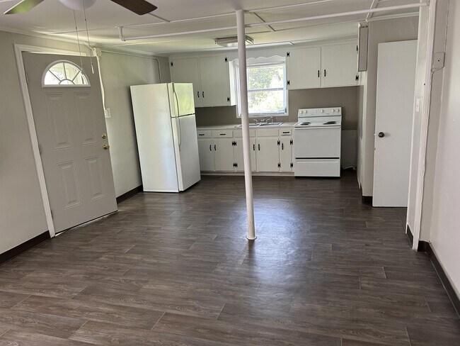 Building Photo - 3209 Old Charlotte Hwy