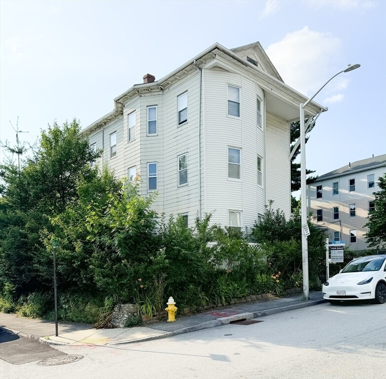 Primary Photo - 60 Esther St