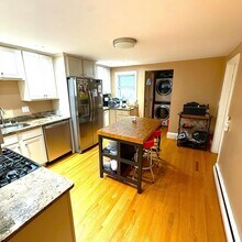 Building Photo - 160 L St