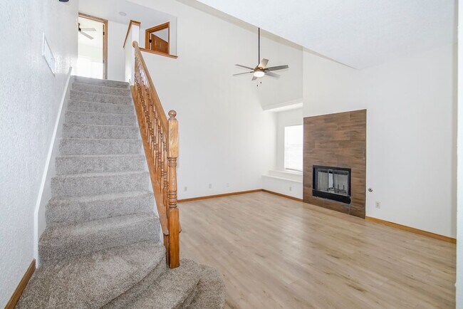 Building Photo - 929 Totonaca Ln