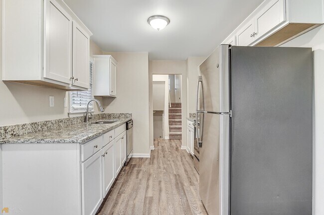 Building Photo - 4044 Lindsey Dr