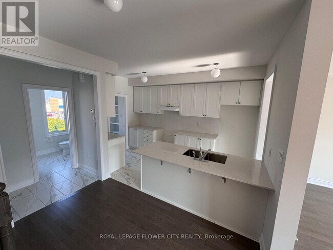 Building Photo - 121 Tennant Cir