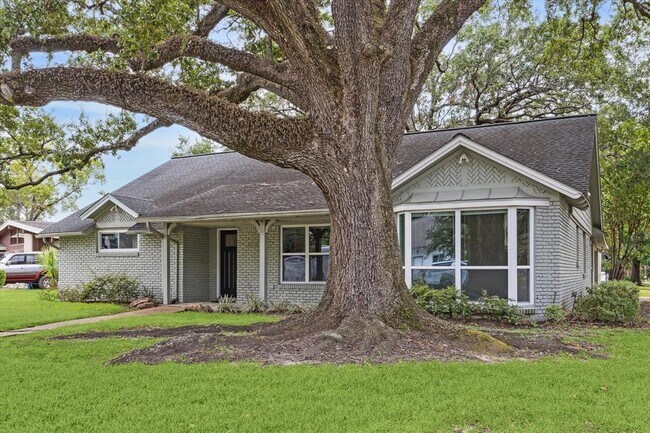 Foto del edificio - 3306 Longfield Cir