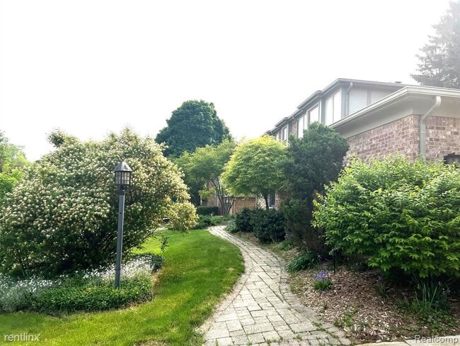 Building Photo - 4 br, 2.5 bath House - 41973 Waterwheel Rd