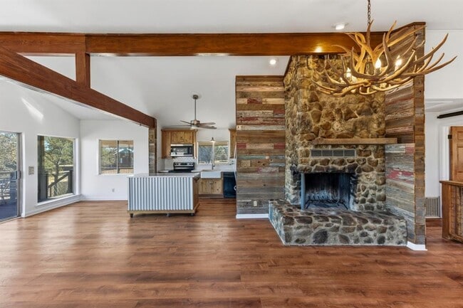Building Photo - 729 Nomad Dr