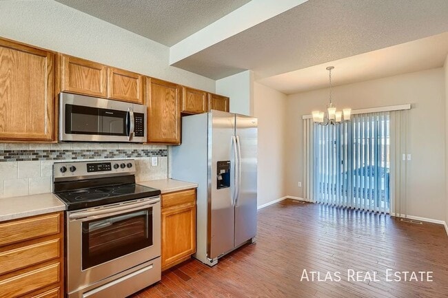 Building Photo - 710 Finch Dr