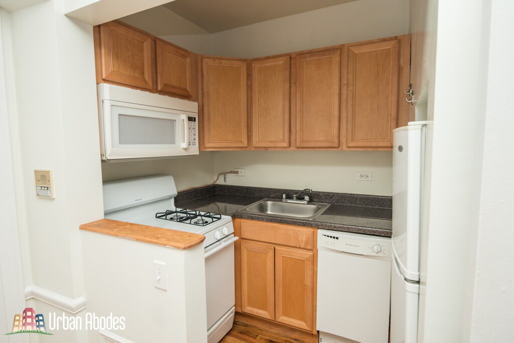 Building Photo - 4545 N Beacon St