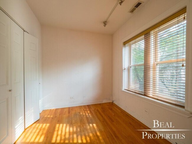 Foto del edificio - 2 bedroom in CHICAGO IL 60657
