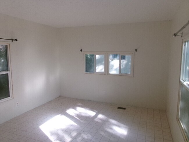 Foto del edificio - 1321-1323 Five Mile