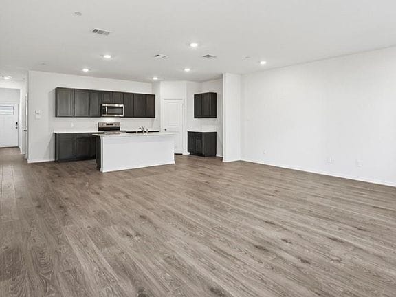 Foto del edificio - BRAND NEW HOME