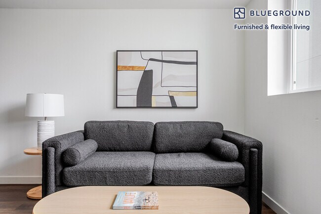 Foto del edificio - 1011 S Serrano Ave