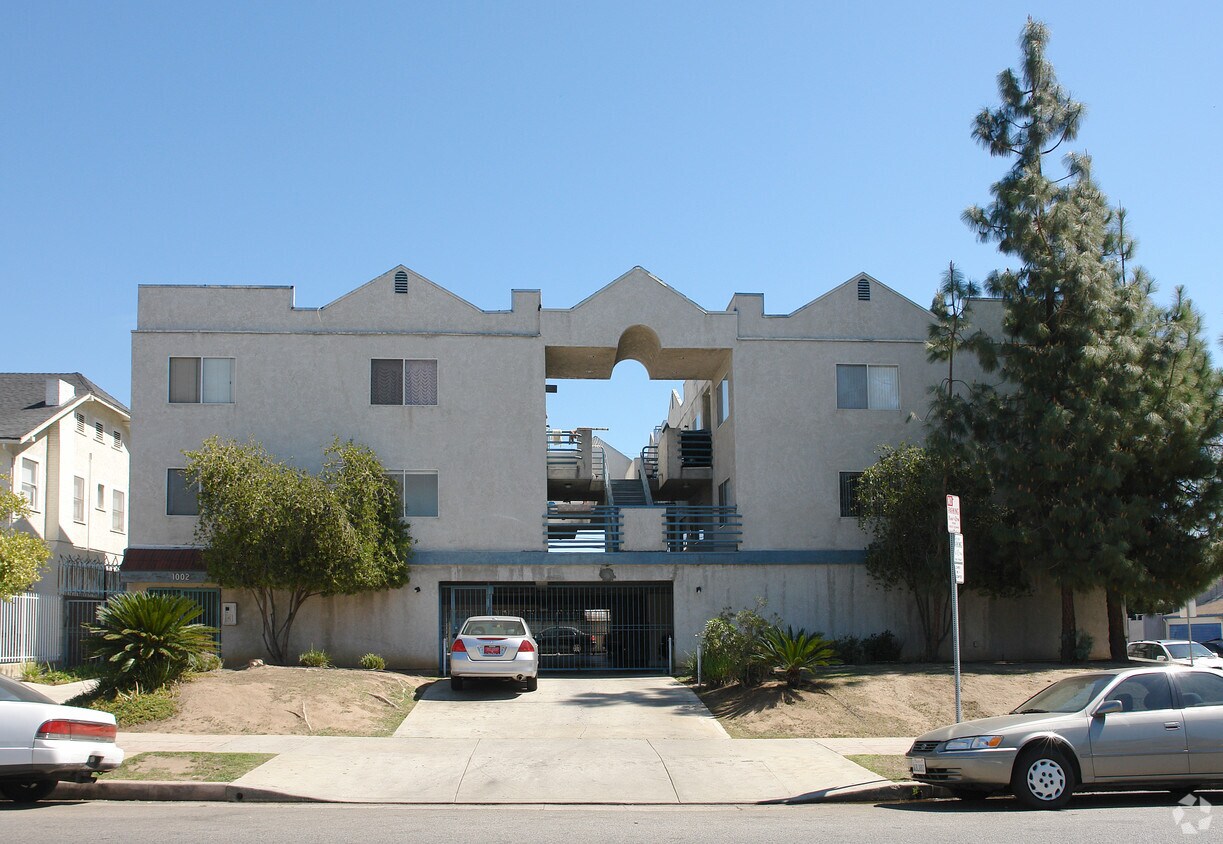 Building Photo - 1002 N Alexandria Ave