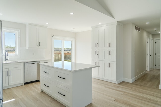 Building Photo - 97 Kingsbridge Dr