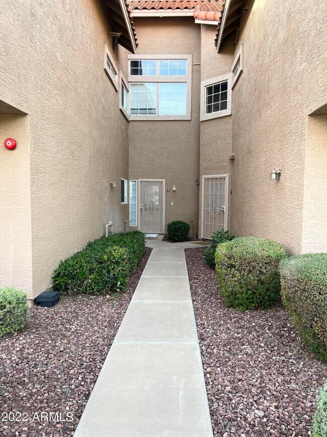 Building Photo - 1633 E Lakeside Dr
