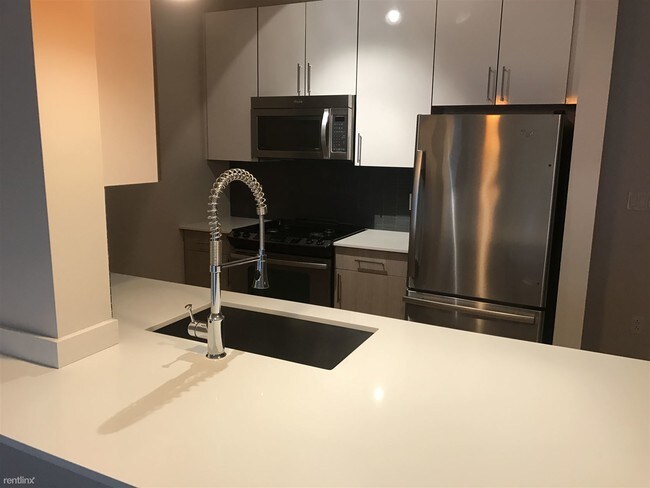 Foto del edificio - 1 br, 1 bath Apartment - 202 W 1st St