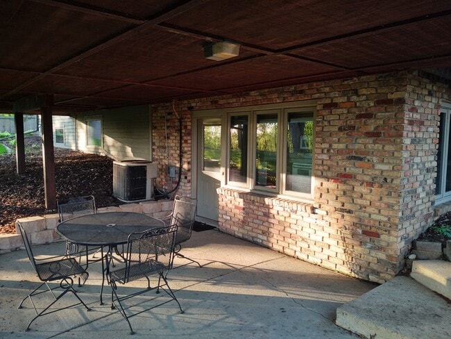 Building Photo - 112 Kristen Cir