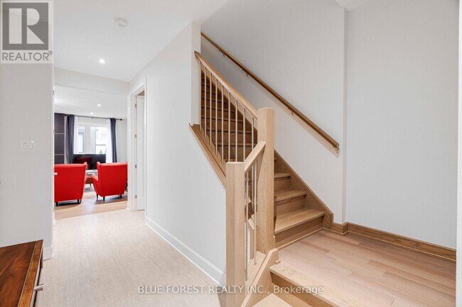 Building Photo - 499 Sophia Cres