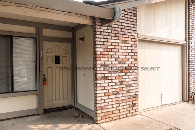 Foto del edificio - Charming 2 Bed 1 Bath Rancho Cordova Duplex!