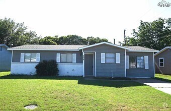 Building Photo - 204 W Garden Dr