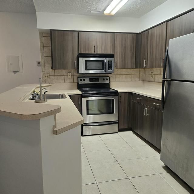 Foto del edificio - 2445 SW 18th Terrace