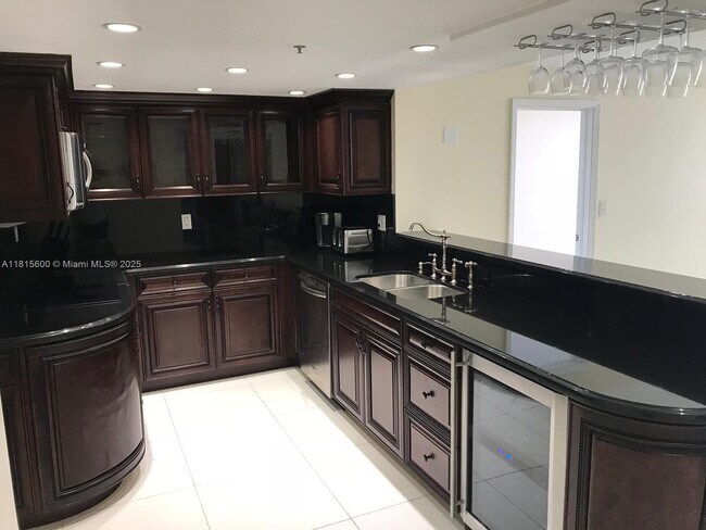 Foto del edificio - 1717 N Bayshore Dr