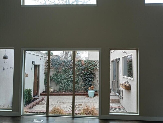 Building Photo - 5672 S Park Pl E