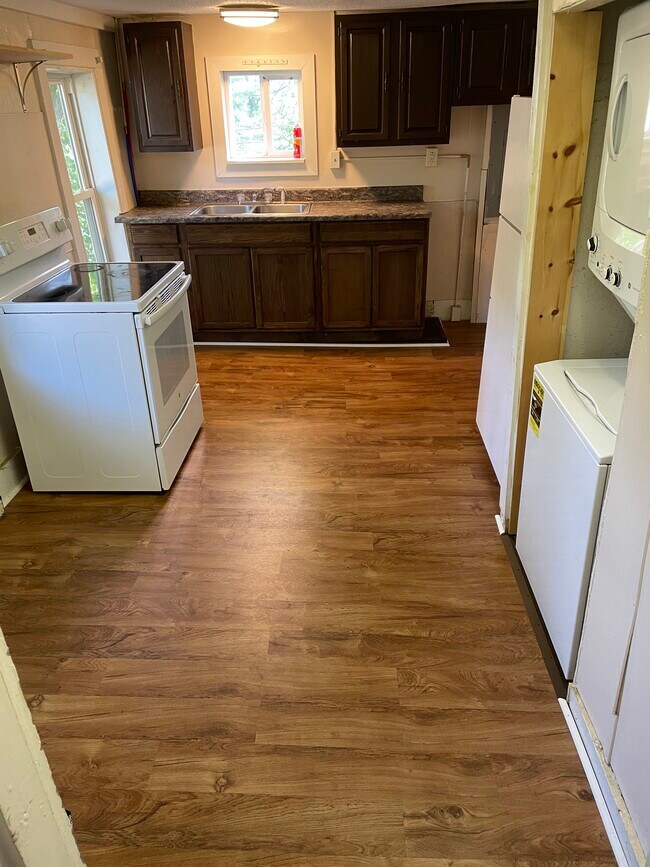 Kitchen - 8 Mound St