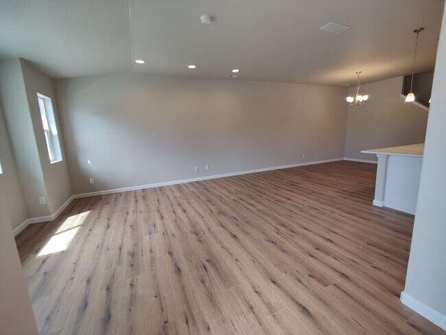 Building Photo - 3 BED/2-1/2 BATH TOWNHOME IN LORSON RANCH