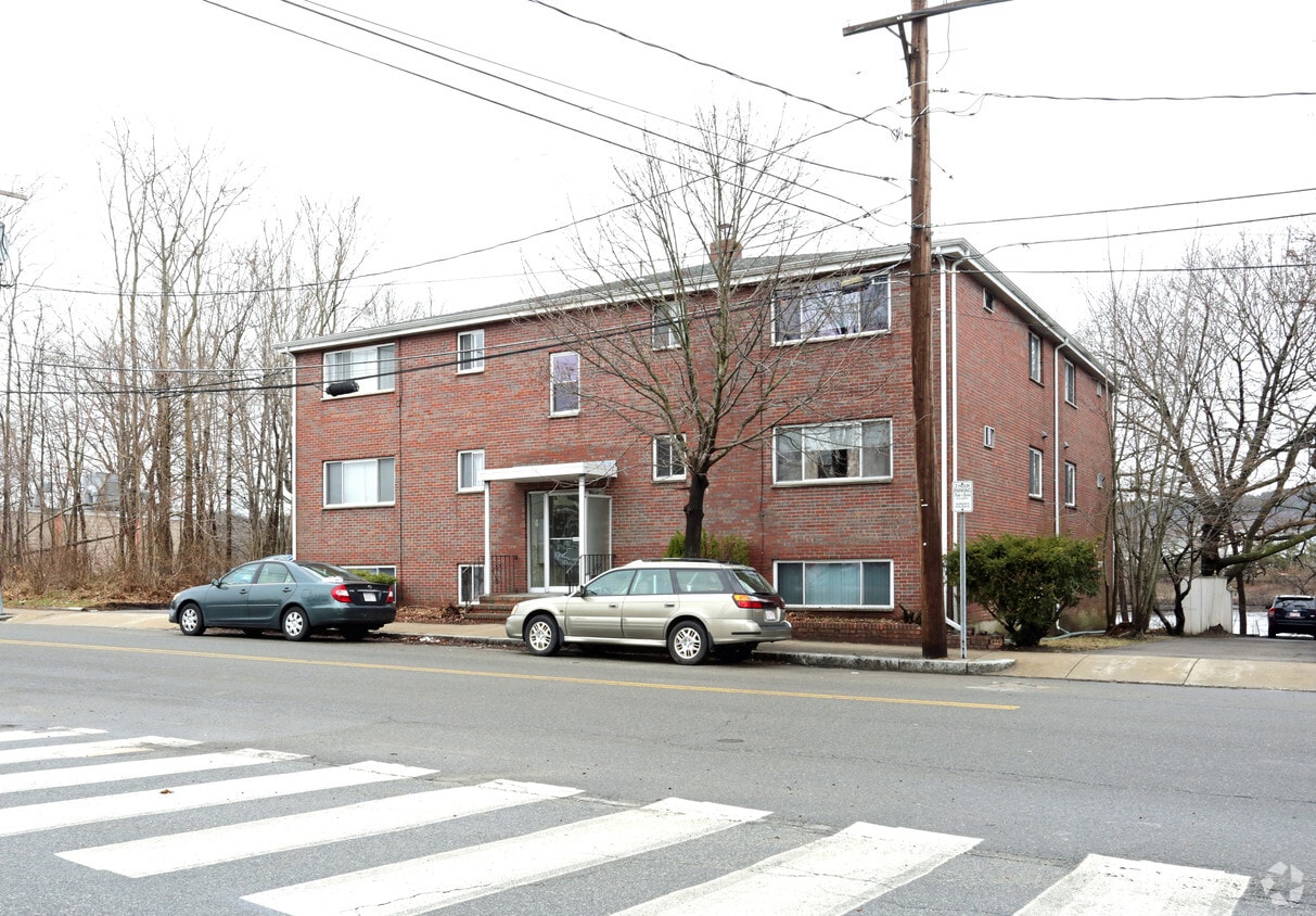 Building Photo - 61 Crescent St Apartments