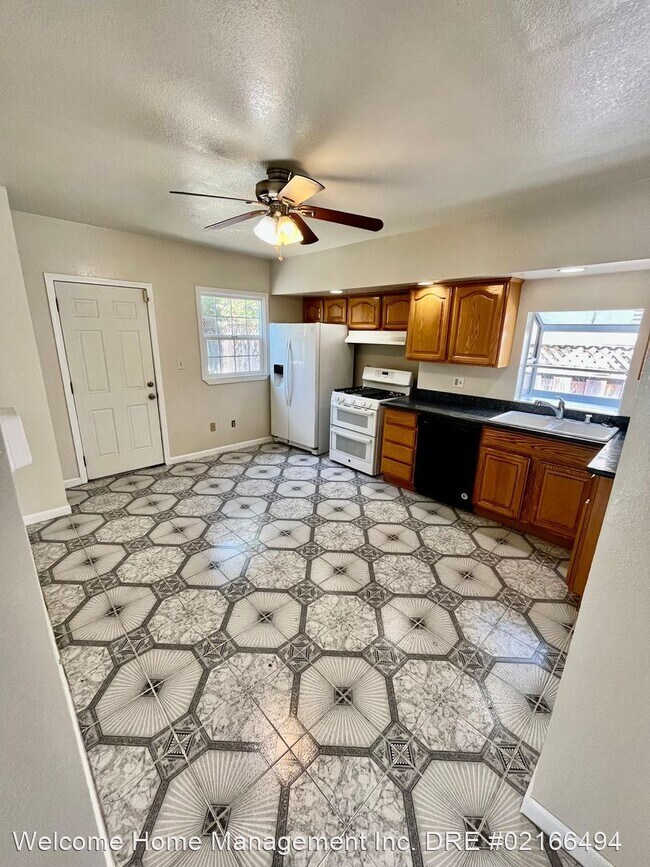 Building Photo - 2 br, 1 bath House - 4533 Pampas Ave