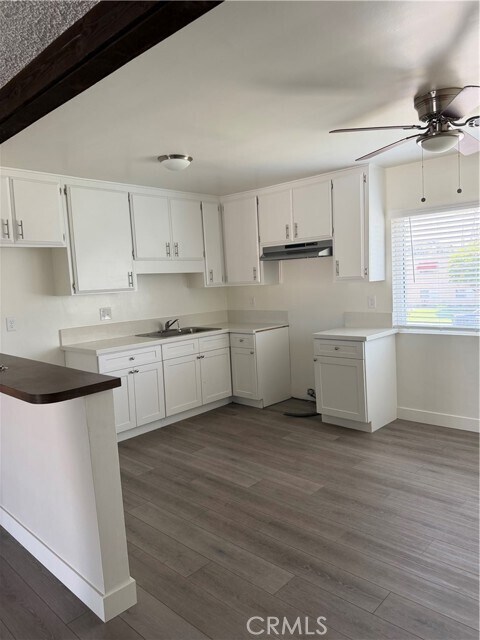 Foto del edificio - 15121 Woodruff Ave