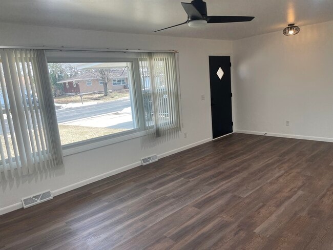 Building Photo - 2727 Florann Dr