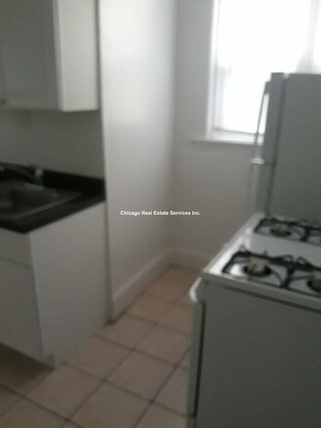 Foto del edificio - 3050 W Berteau Ave