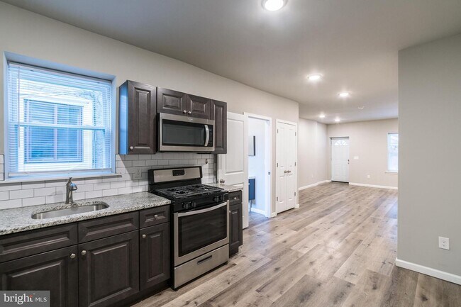 Building Photo - 126 N Edgewood St