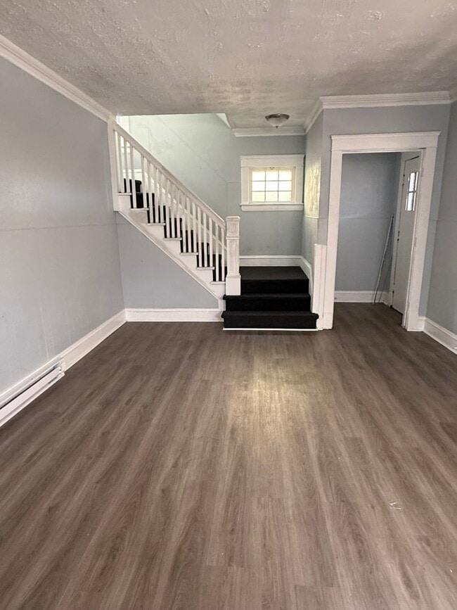 Building Photo - 4bd Single Section 8