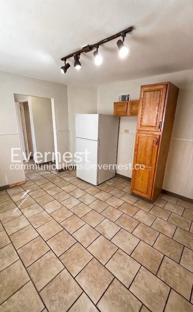 Building Photo - 9717 Dennis Dr