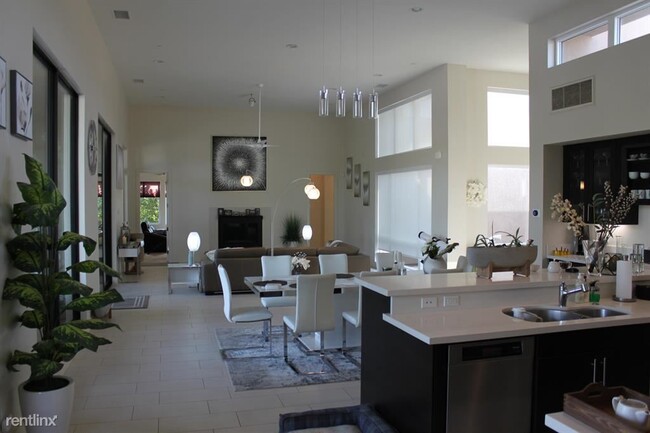 Building Photo - 3 br, 4 bath House - 40 Via Noela