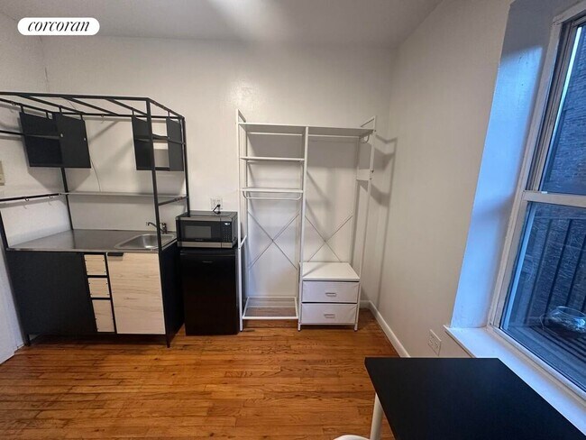 Foto del edificio - 310 W 20th St