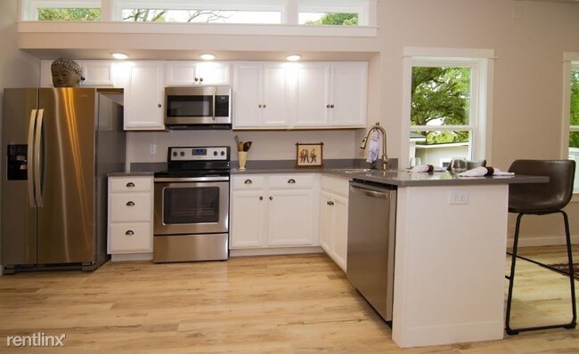 Building Photo - 1 br, 1.5 bath Townhome - 1577 S Duncan Ave