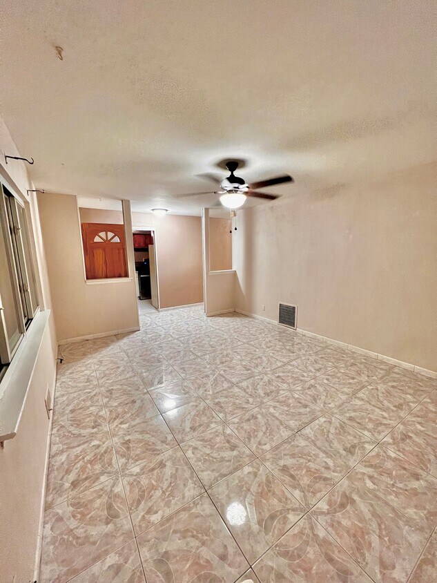 Foto principal - 192 Woodbine Ave