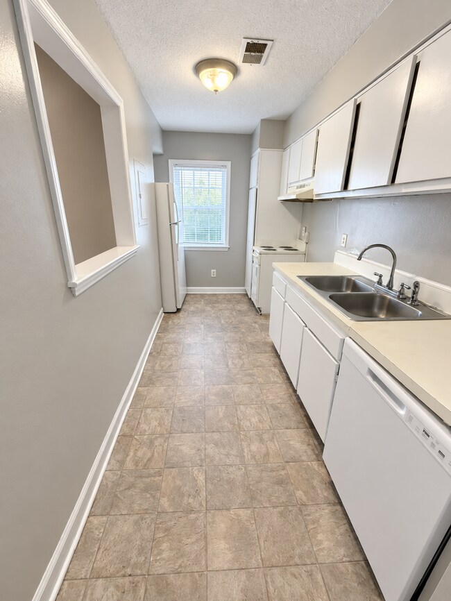 Foto del edificio - 2500-204 Avent Ferry Rd.