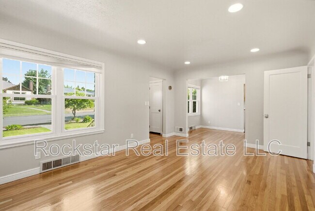 Foto del edificio - 3027 W Cleveland Ave