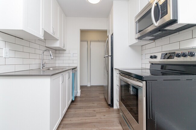Photo du bâtiment - Queenston Manor Apartments
