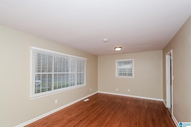 Building Photo - 113 16th Ct Cir NE