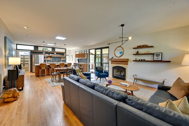 Building Photo - 2237 NW Torrey Pines Dr