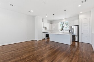 Building Photo - 3024 Charline